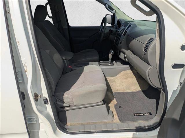 Used 2015 Nissan Frontier SV image 17