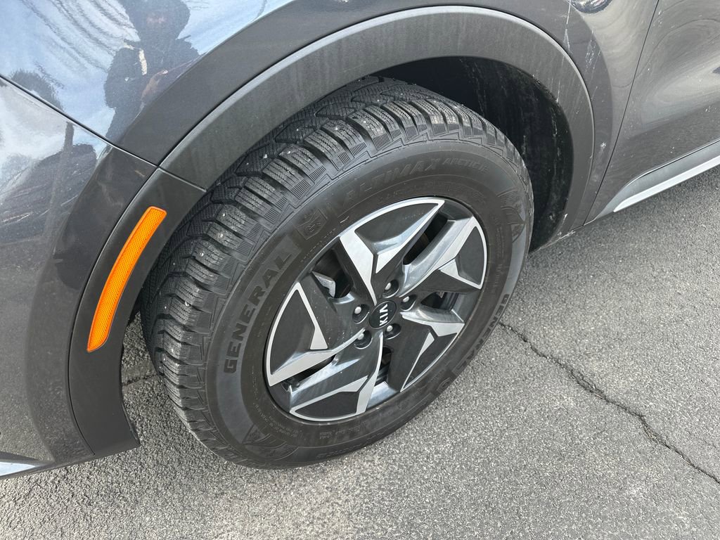 Used 2021 Kia Sorento EX image 2