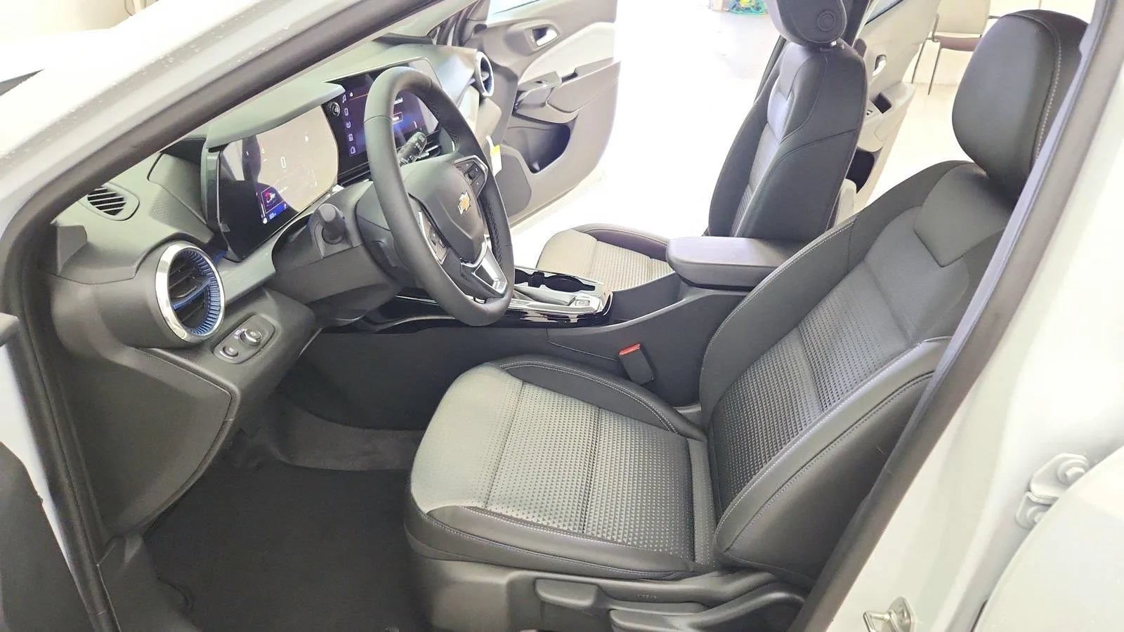 New 2026 Chevrolet Trax LT w/ Driver Confidence Package FWD image 15