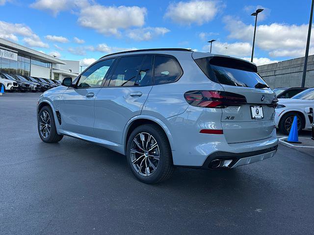 New 2026 BMW X5 xDrive50e image 3