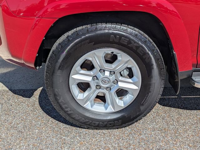 Used 2022 Toyota 4Runner SR5 Premium w/ Moonroof Package RWD image 12