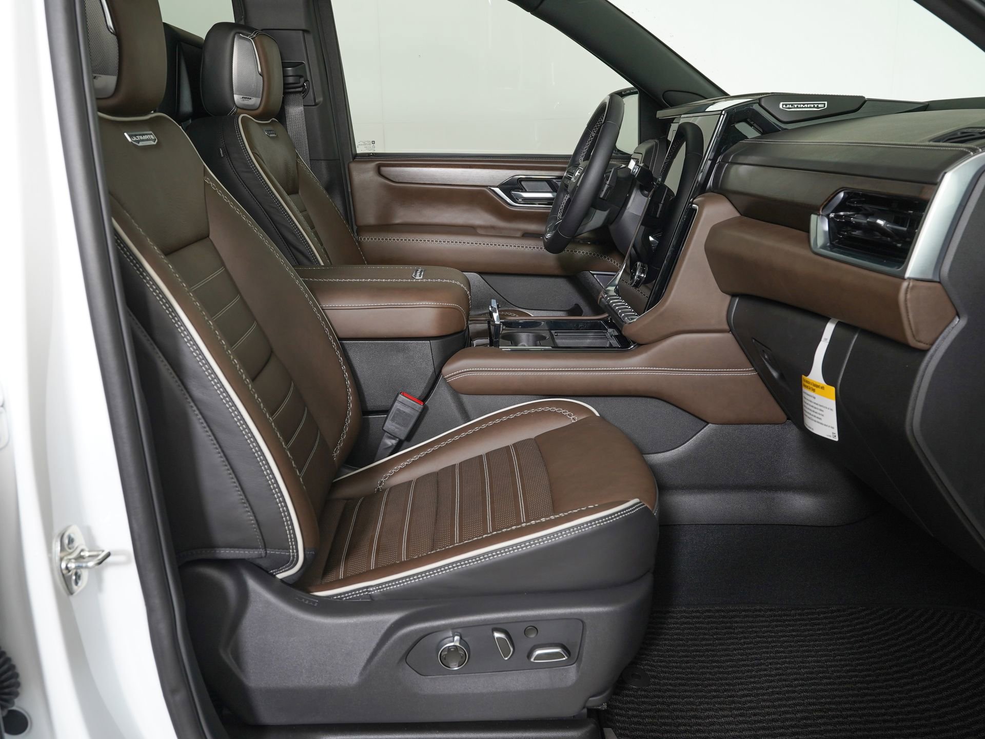 Used 2026 GMC Yukon Denali Ultimate AWD/4WD image 9