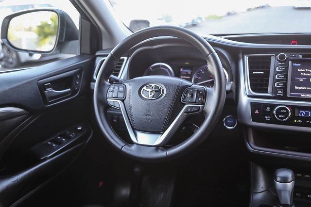 Used 2019 Toyota Highlander Limited AWD/4WD image 17