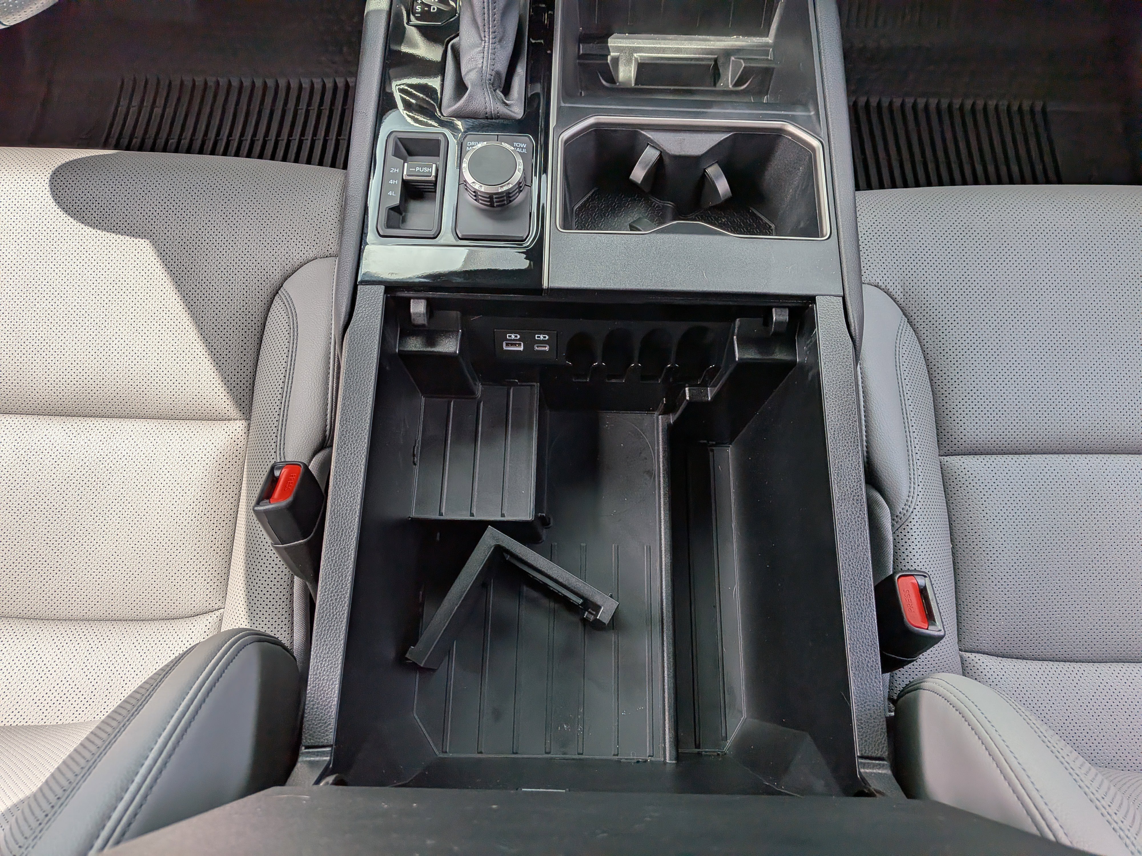 Used 2025 Toyota Tundra Limited AWD/4WD image 31