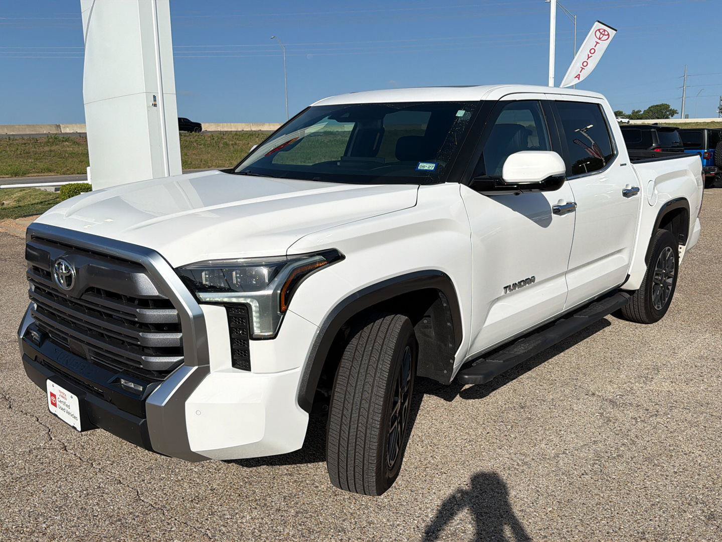 Used 2025 Toyota Tundra Limited AWD/4WD image 7