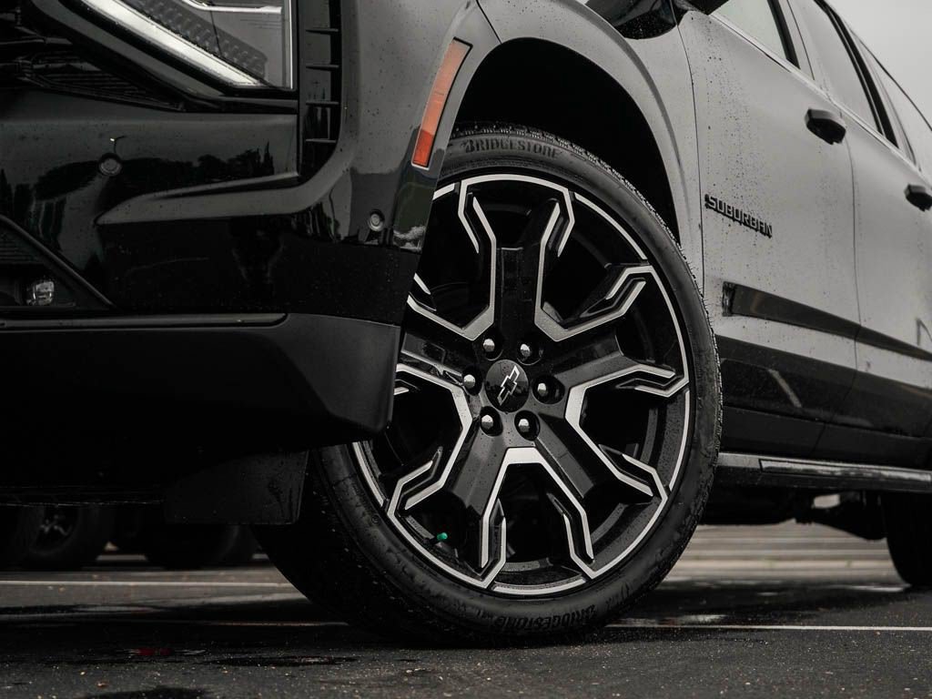 New 2026 Chevrolet Suburban RST w/ RST Capability Package AWD/4WD image 6
