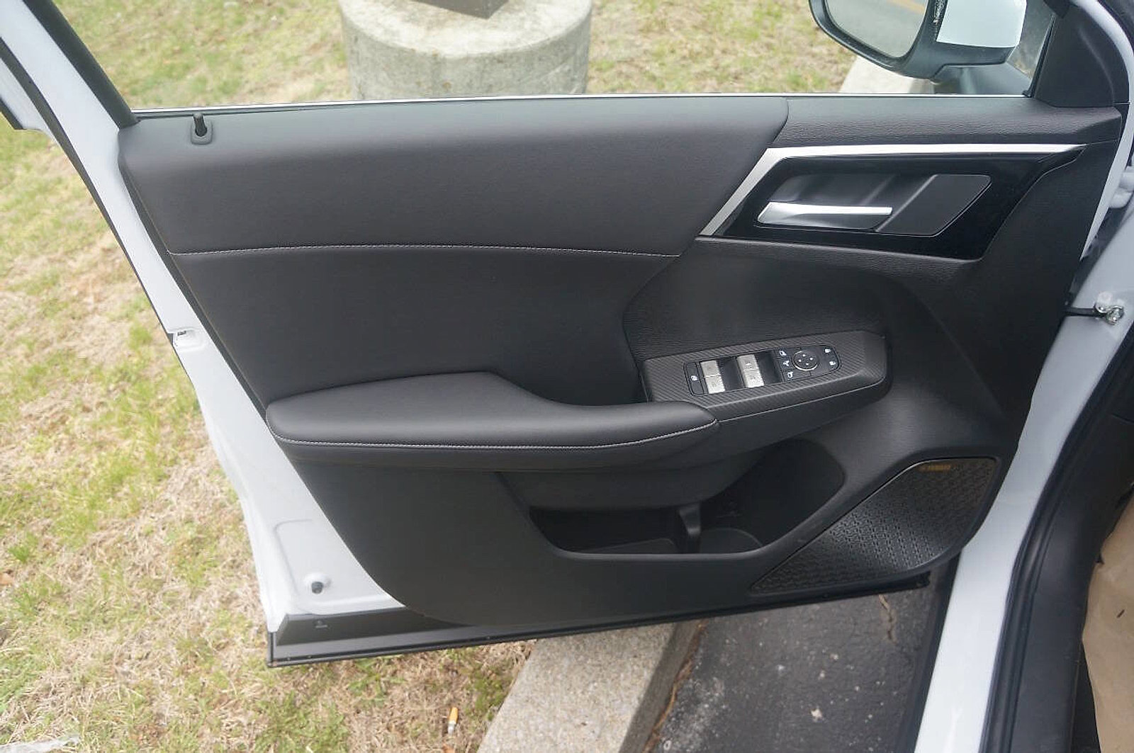 New 2025 Mitsubishi Outlander SE image 24