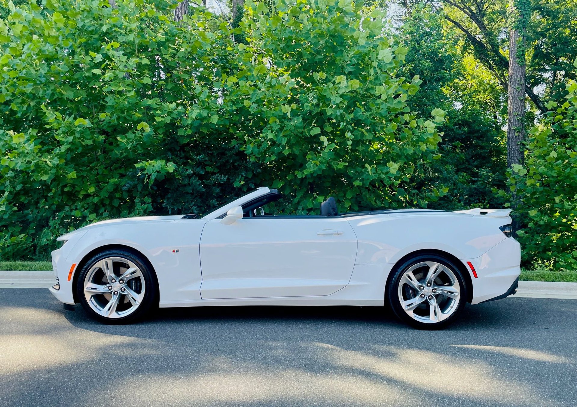 Used 2022 Chevrolet Camaro SS RWD image 6