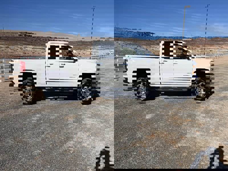 Used 2015 Chevrolet Silverado 2500 LTZ image 2