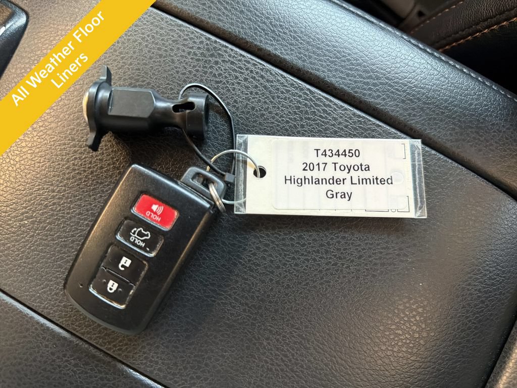 Used 2017 Toyota Highlander Limited Platinum AWD/4WD image 18