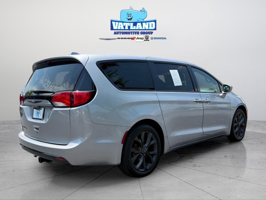 Used 2018 Chrysler Pacifica Touring Plus w/ S Appearance Package FWD image 5