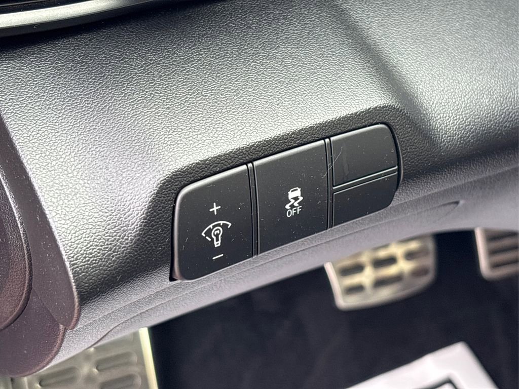 Used 2025 Hyundai Elantra Sport image 34