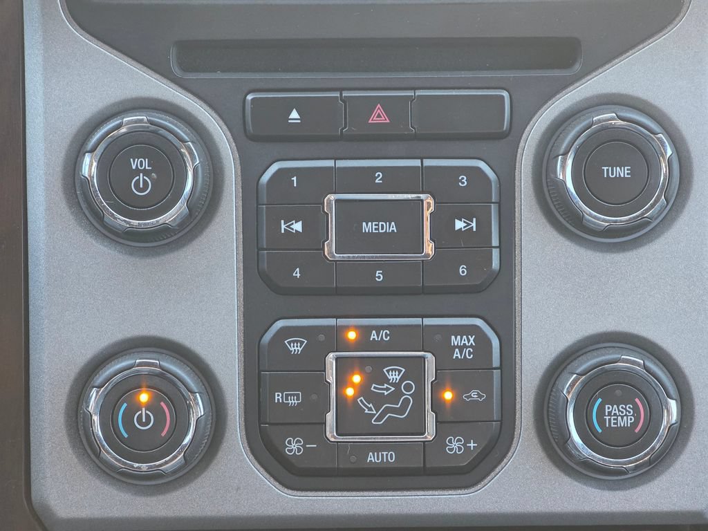 Used 2016 Ford F250 Lariat w/ Lariat Interior Package AWD/4WD image 16