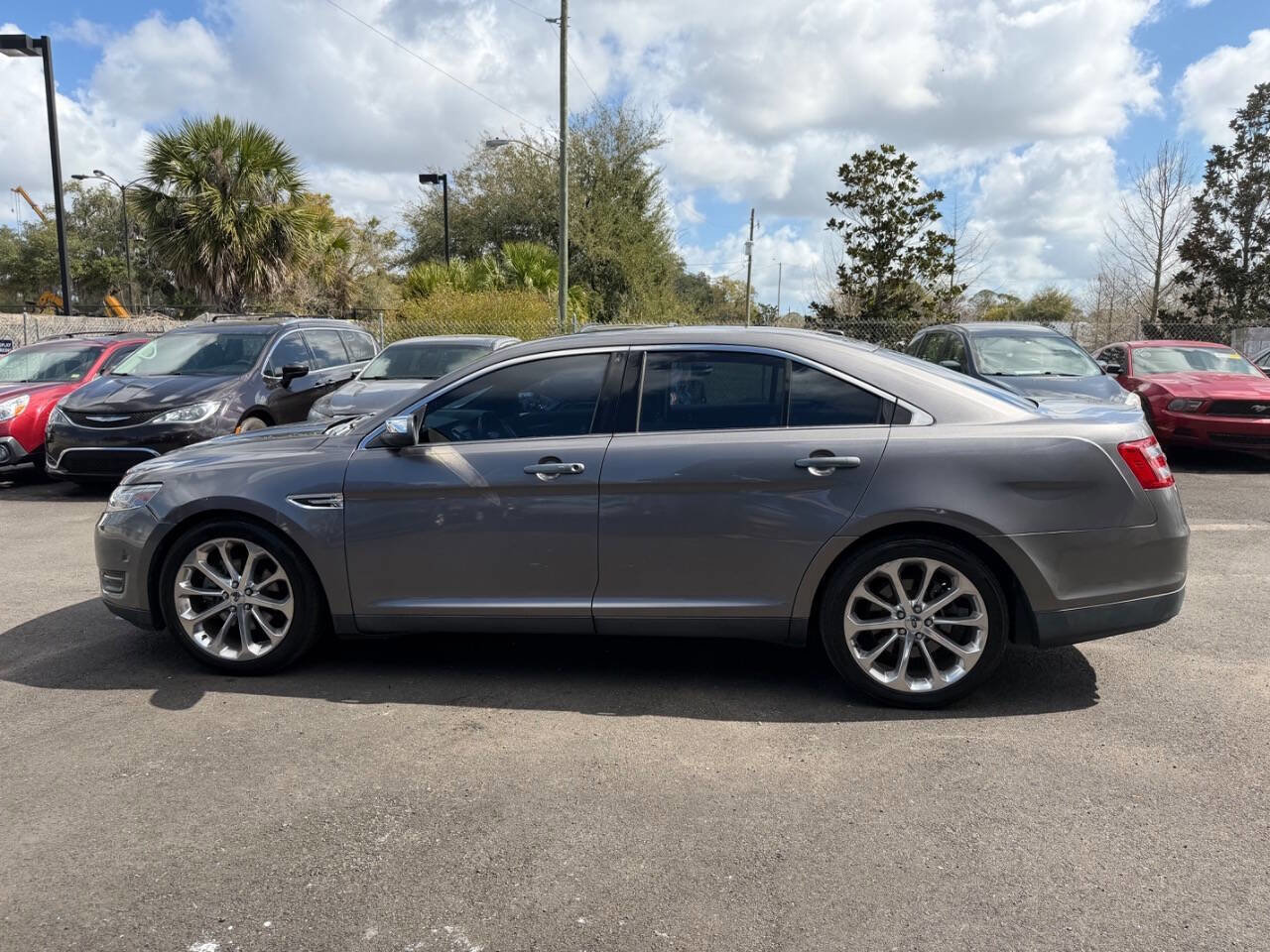 Used 2013 Ford Taurus Limited FWD image 4