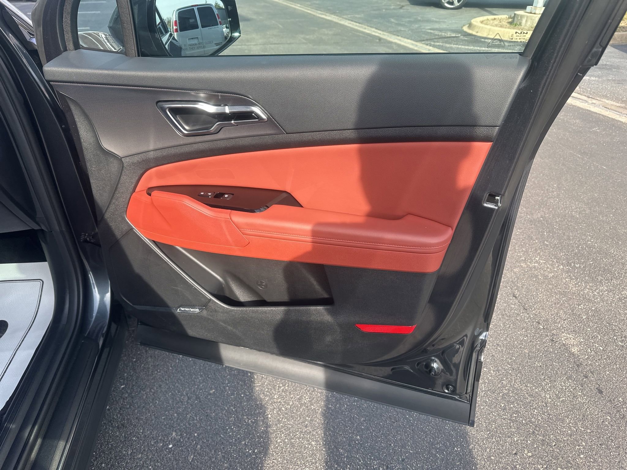 Used 2025 Kia Sportage SX image 11