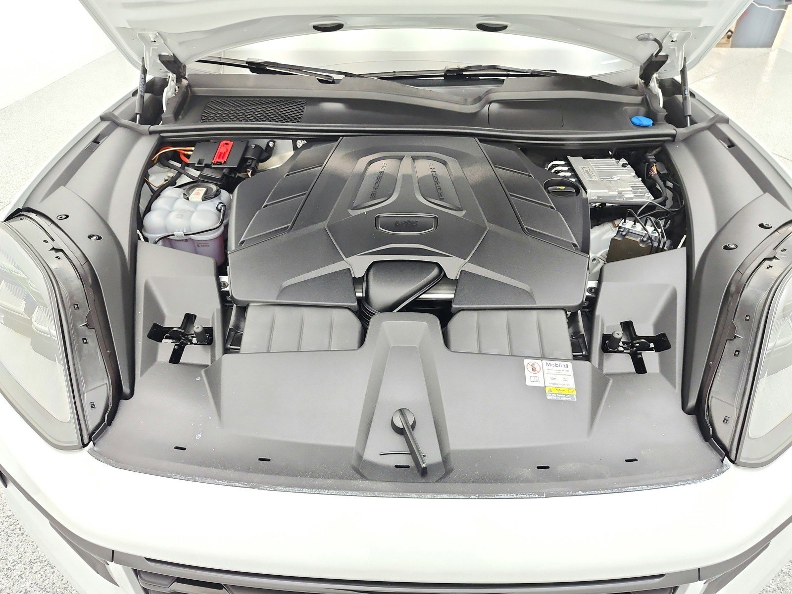 Used 2024 Porsche Cayenne Coupe image 25