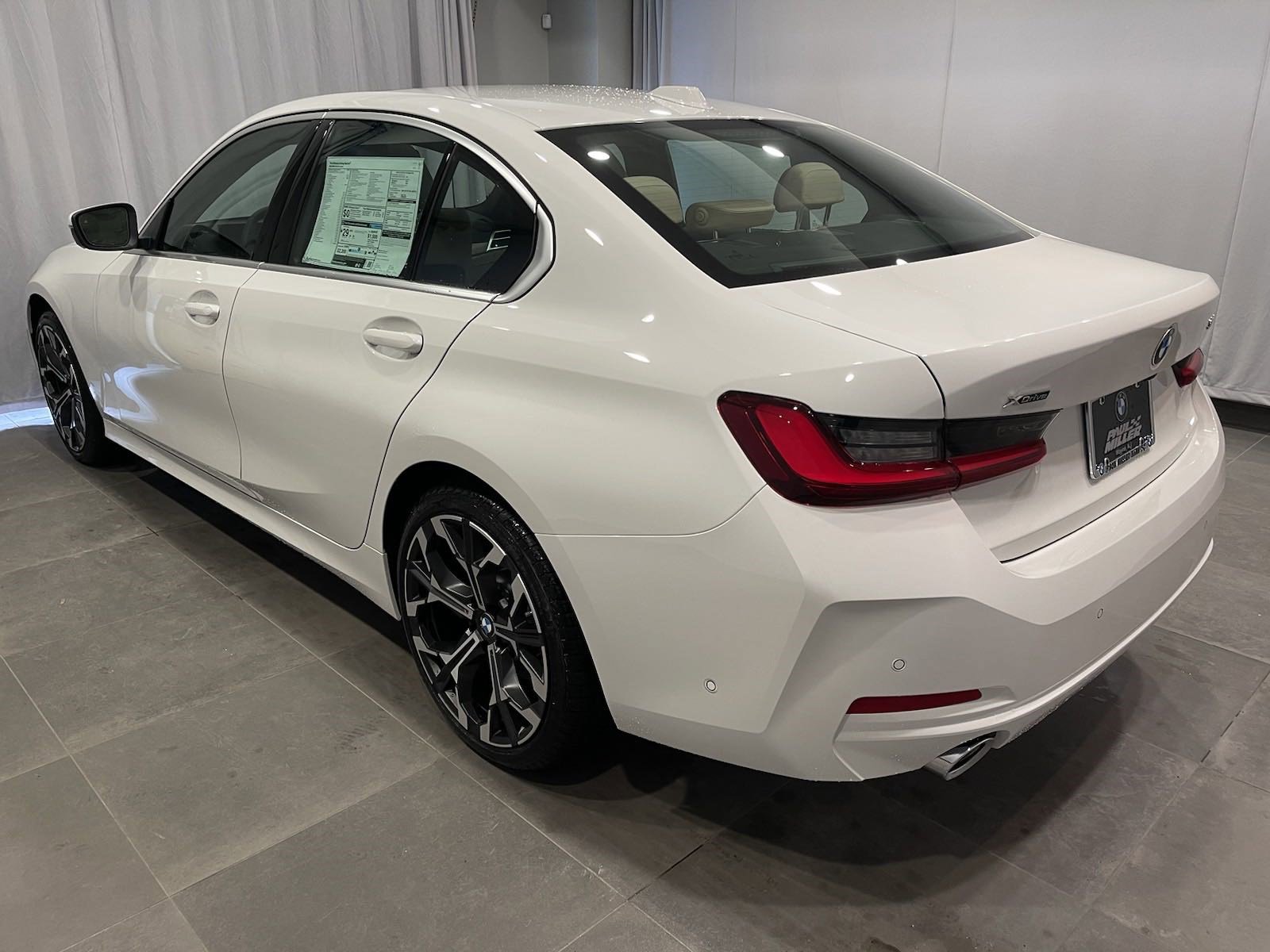 Used 2025 BMW 330i xDrive Sedan w/ Premium Package image 4