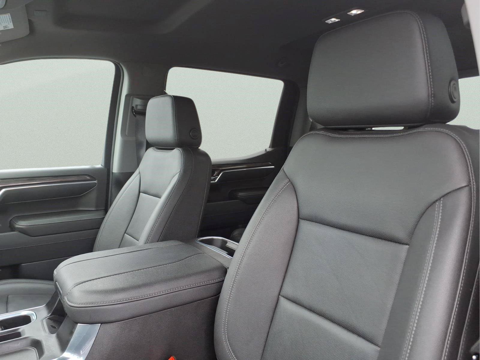 Used 2025 Chevrolet Silverado 1500 LTZ AWD/4WD image 19