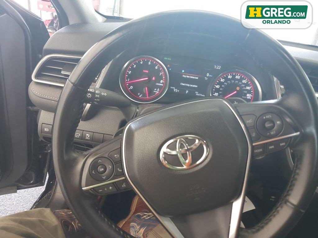 Used 2019 Toyota Camry XSE FWD image 10