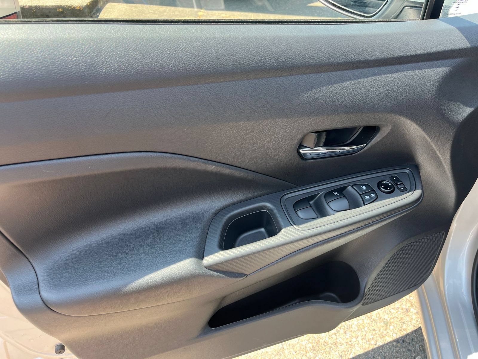 Used 2025 Nissan Versa SV FWD image 15