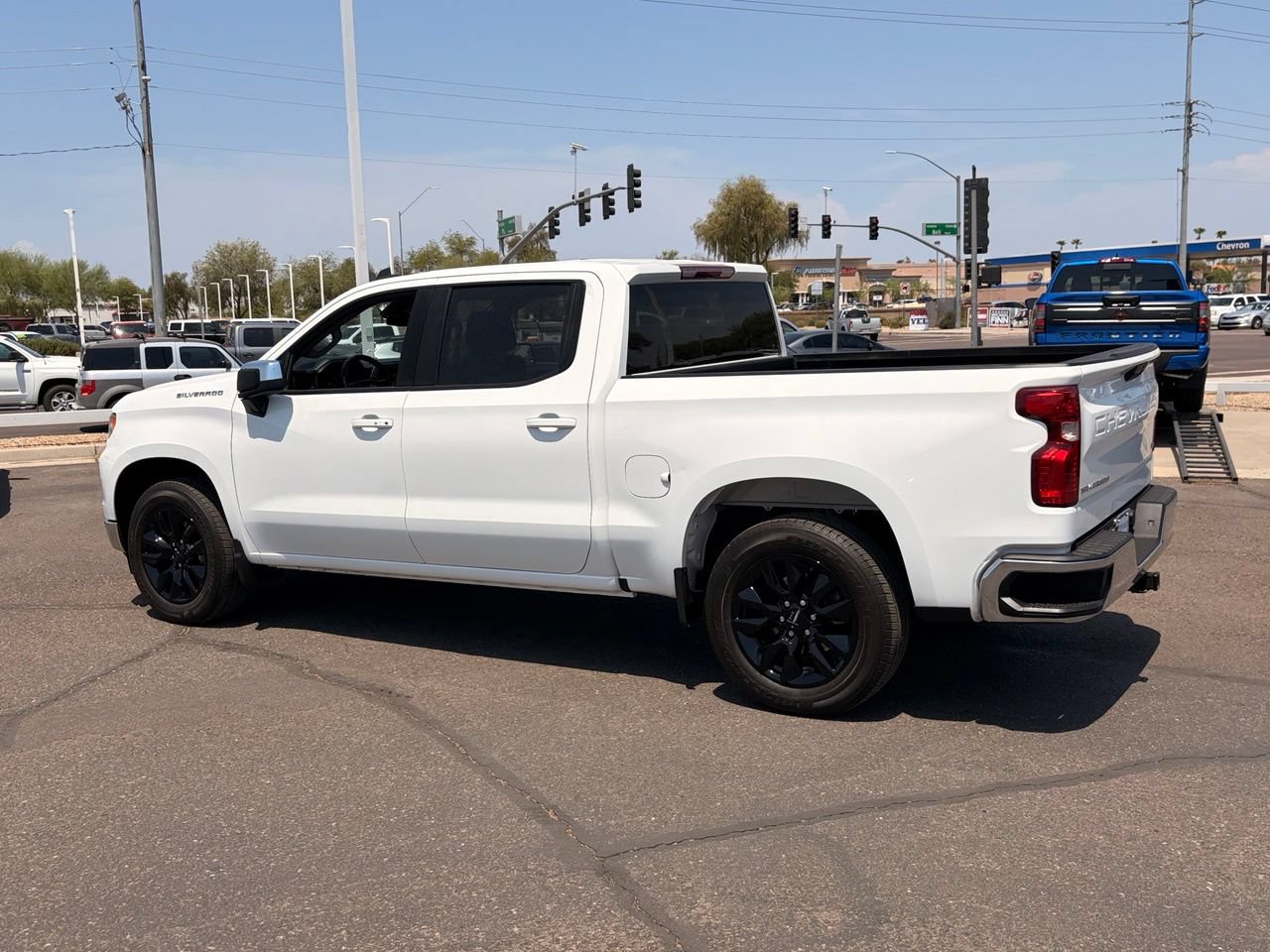 Used 2022 Chevrolet Silverado 1500 LT RWD image 4