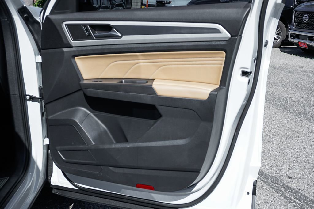 Used 2023 Volkswagen Atlas Cross Sport SE image 43