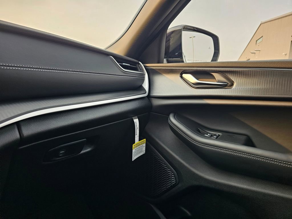 New 2025 Jeep Grand Cherokee L Altitude image 14