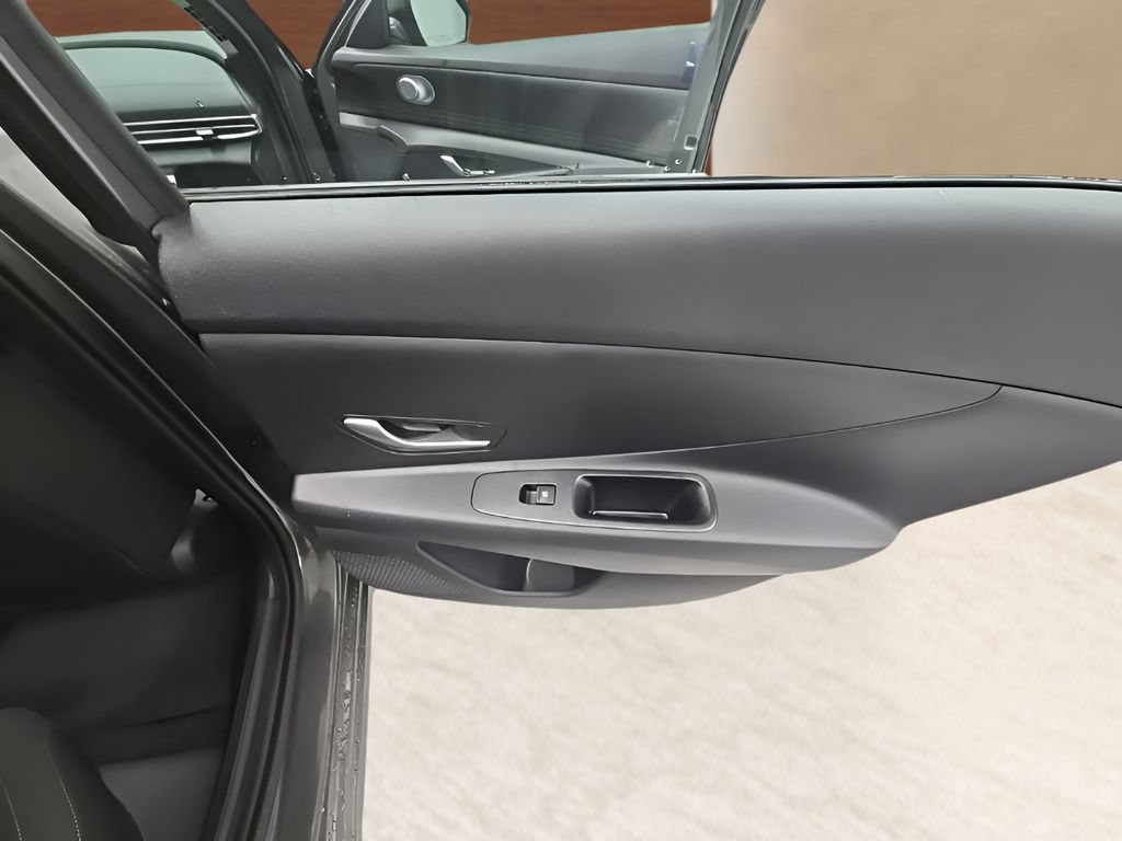 New 2026 Hyundai Elantra SE FWD image 18