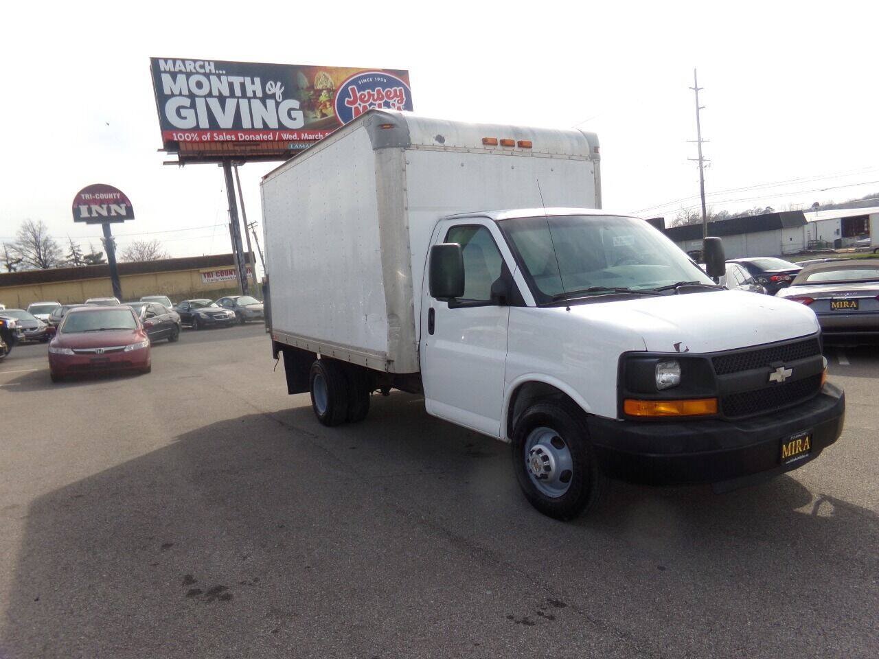 Used 2009 Chevrolet Express 3500 RWD image 4