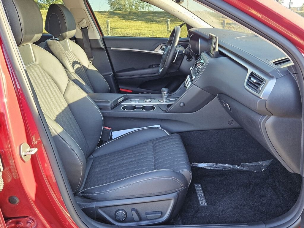 Used 2023 Genesis G70 3.3T RWD image 14