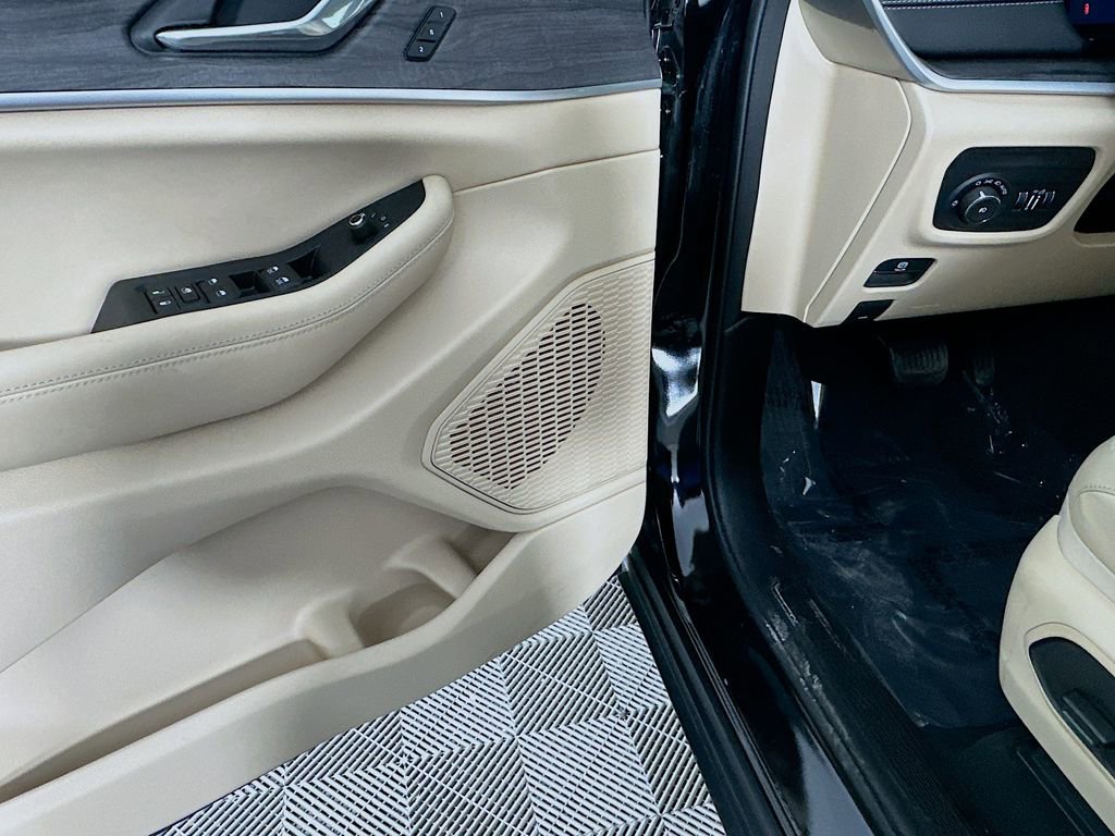 Certified 2025 Jeep Grand Cherokee Limited w/ Luxury Tech Group II image 30