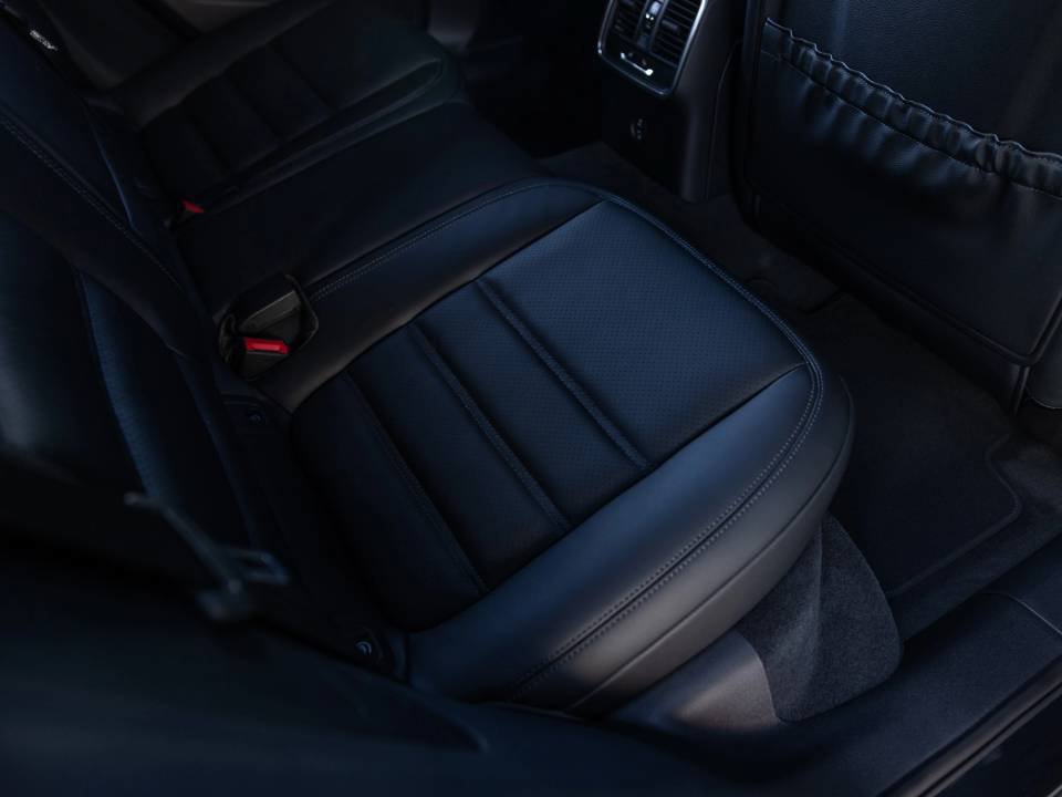 Certified 2026 Porsche Macan AWD/4WD image 47