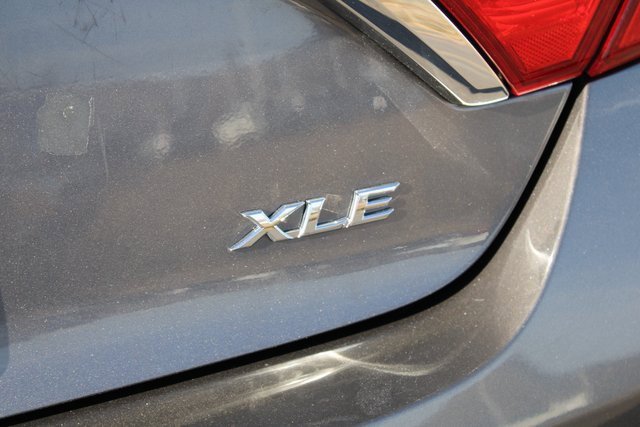 Used 2016 Toyota Camry XLE image 10