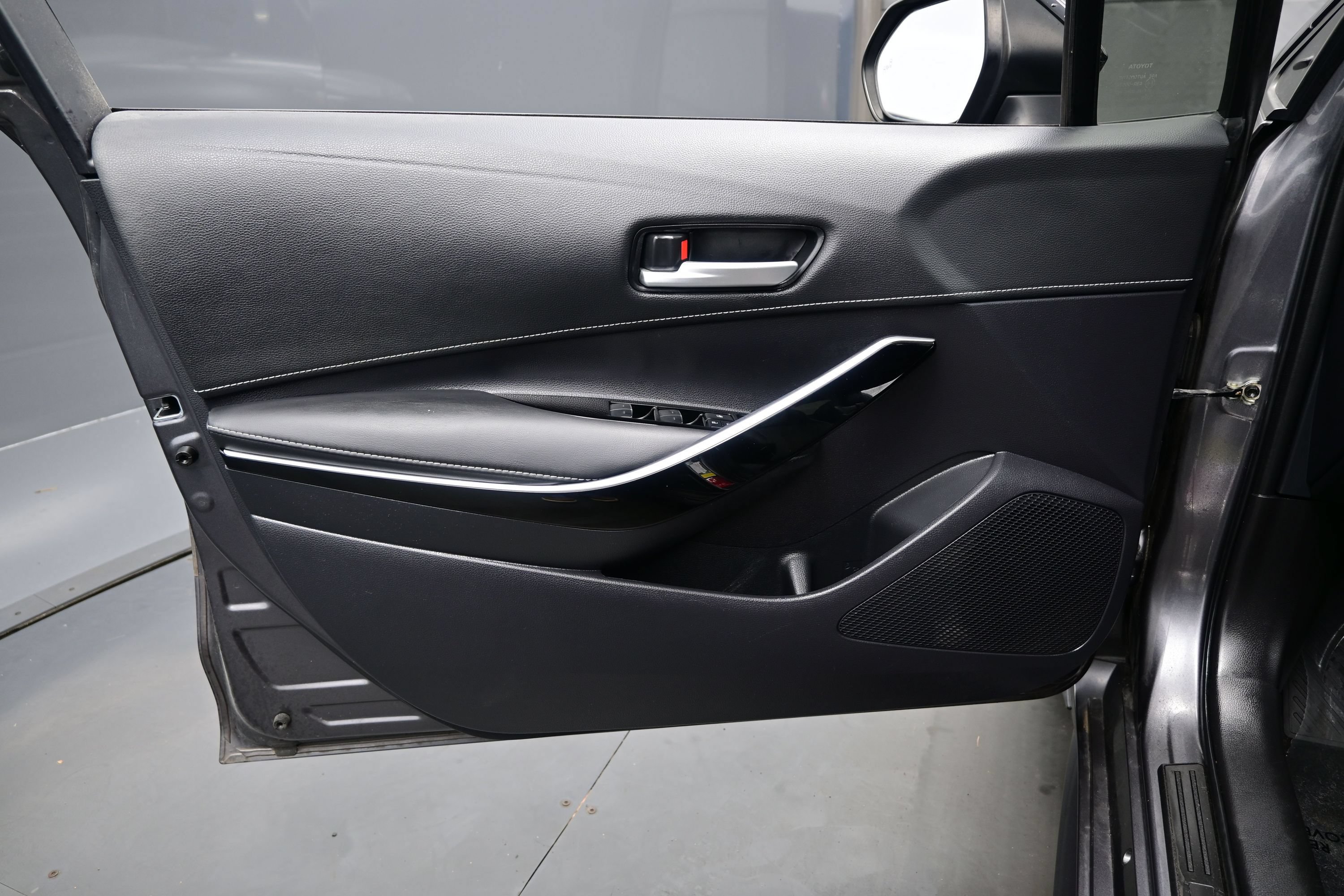 Used 2022 Toyota Corolla XSE FWD image 9