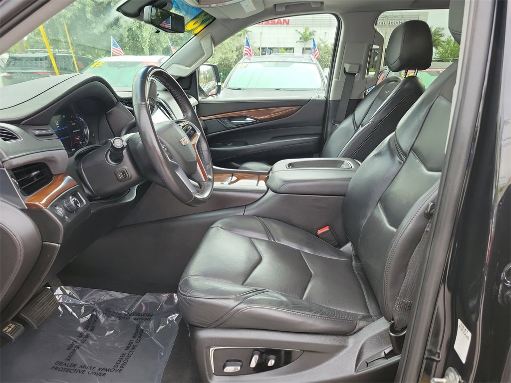 Used 2018 Cadillac Escalade Luxury image 13
