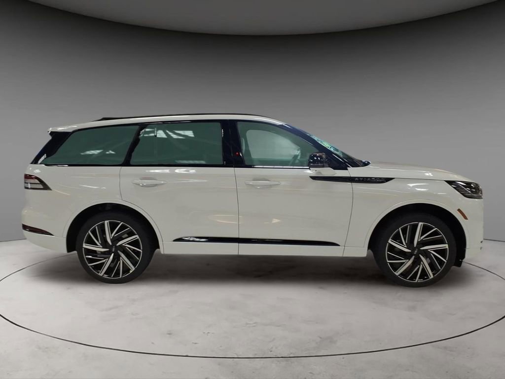 New 2026 Lincoln Aviator Black Label w/ Jet Appearance Package AWD/4WD image 7