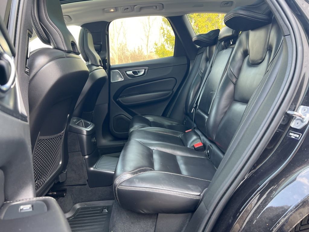 Used 2022 Volvo XC60 T8 Inscription image 28