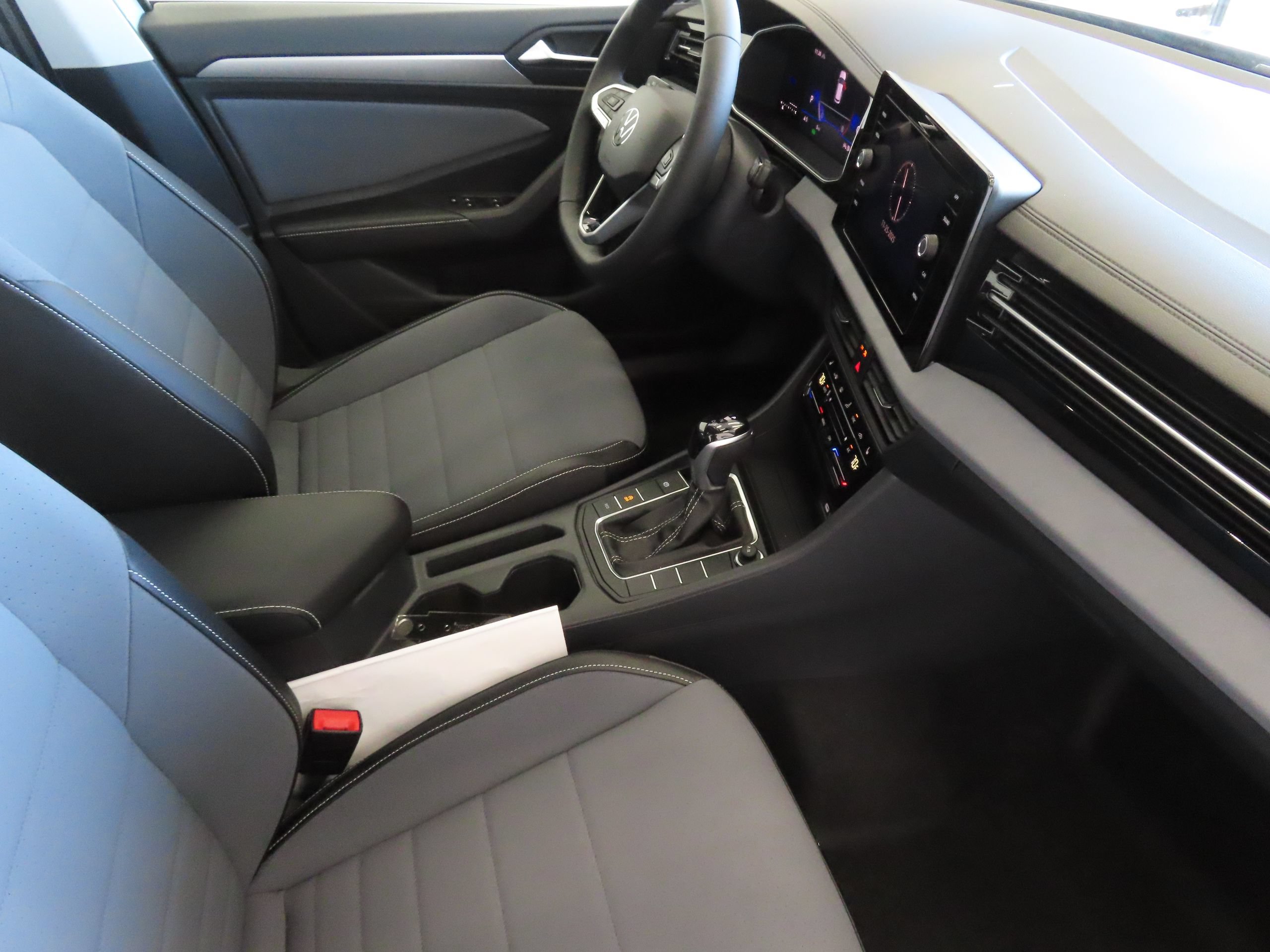 New 2026 Volkswagen Jetta SE FWD image 25