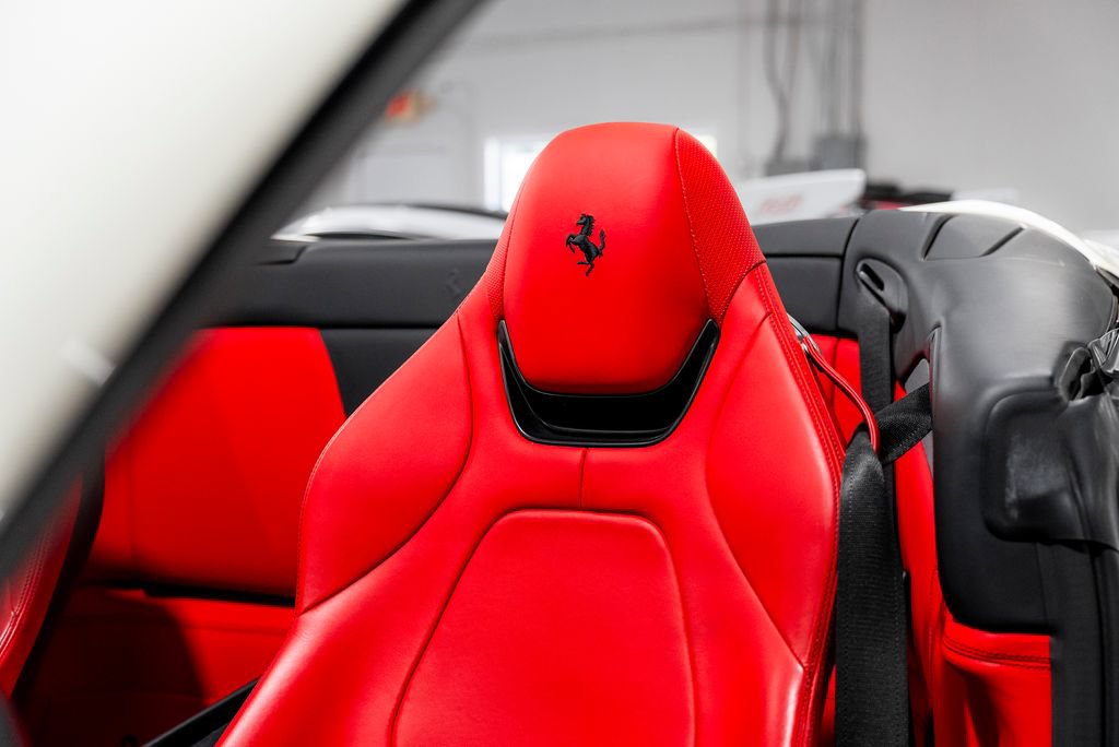 Used 2020 Ferrari Portofino RWD image 39