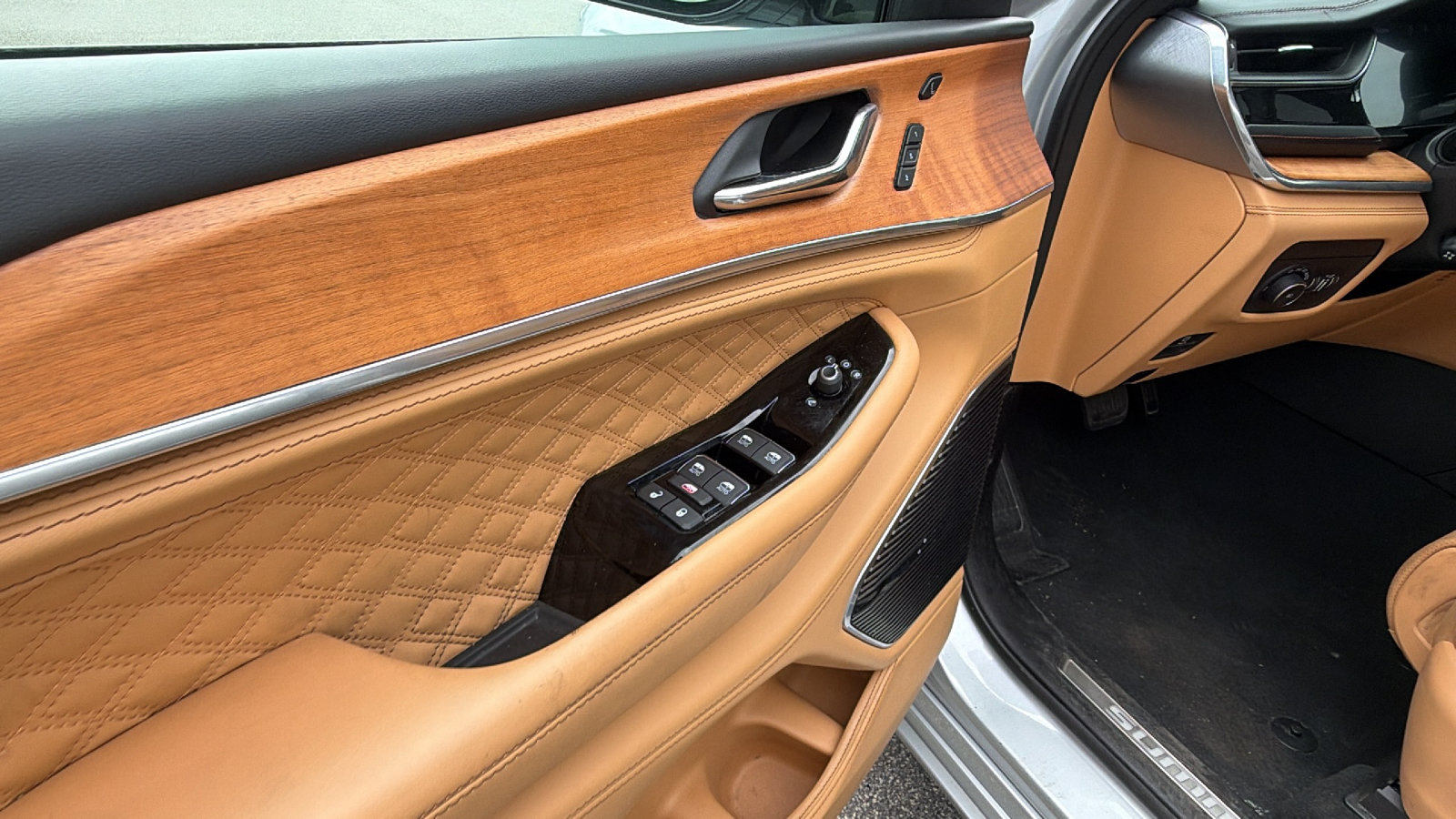 Certified 2025 Jeep Grand Cherokee L Summit AWD/4WD image 15