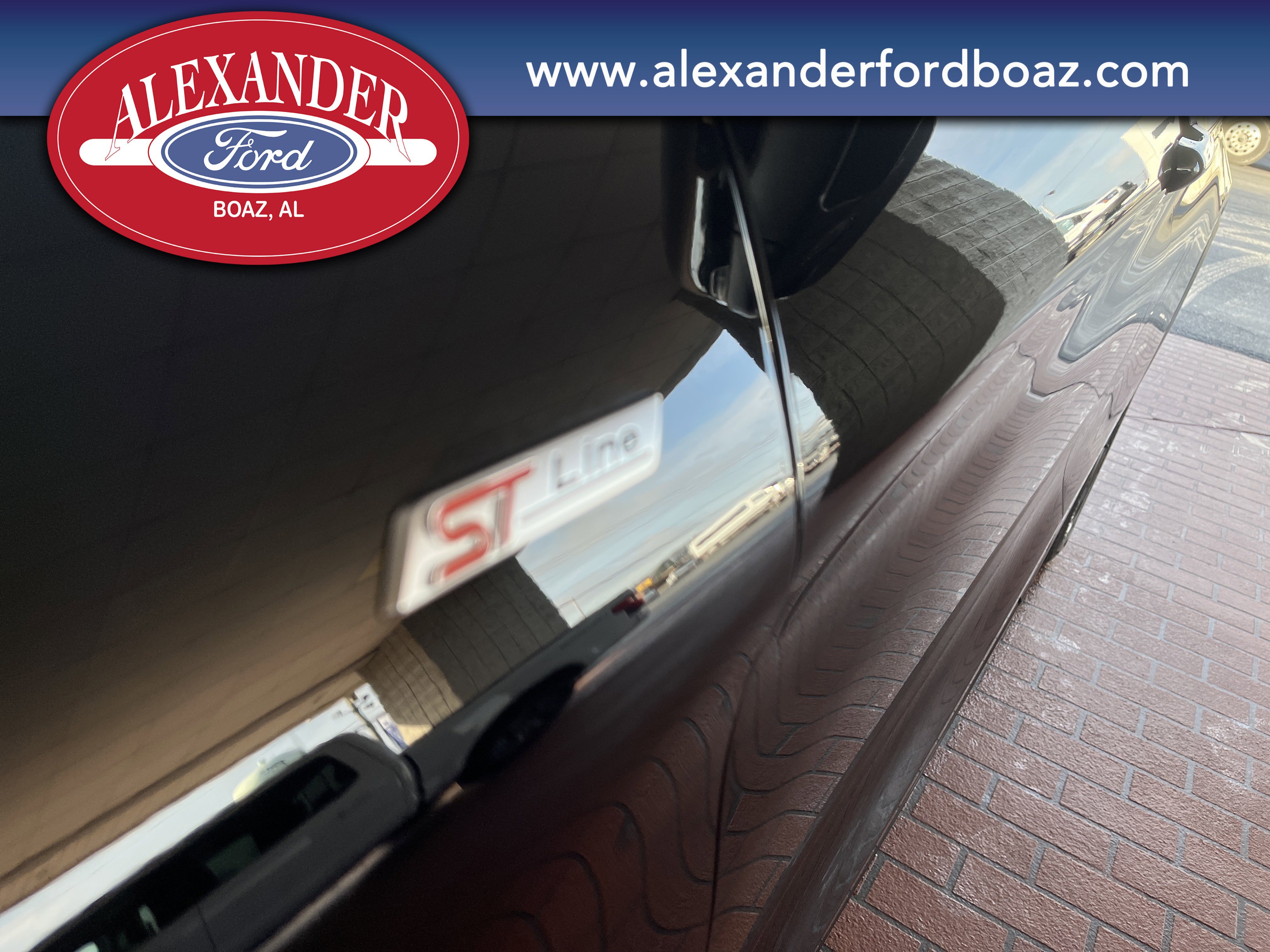 Used 2025 Ford Explorer ST-Line w/ ST-Line Street Pack image 7