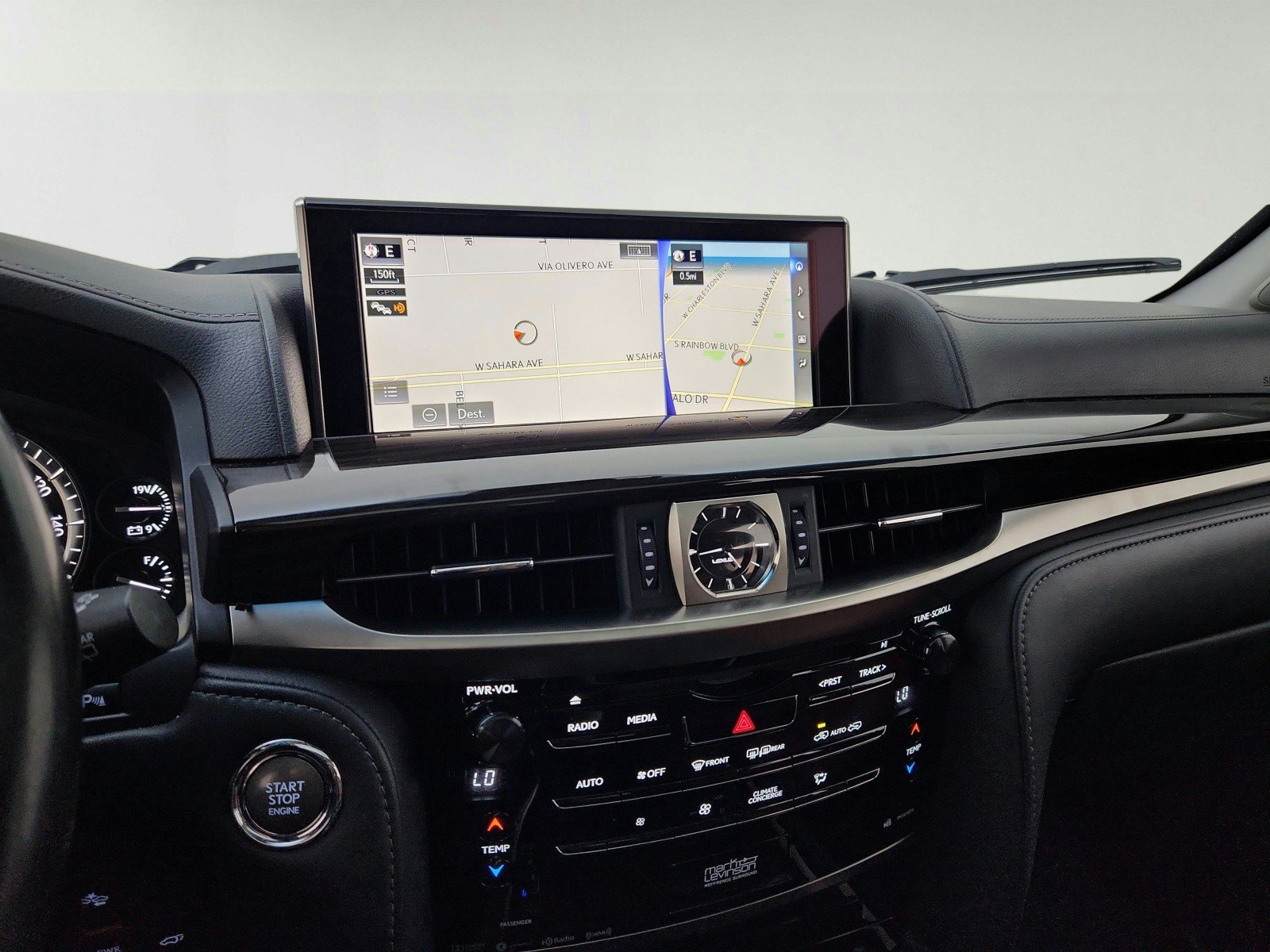 Used 2016 Lexus LX 570 4WD w/ Luxury Package image 20