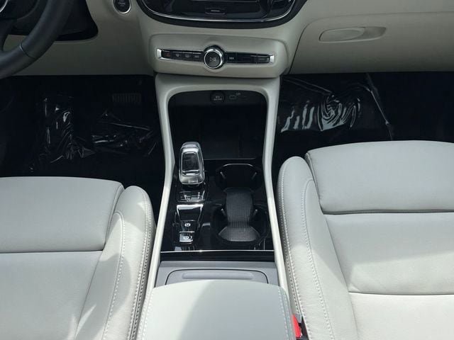 New 2025 Volvo XC40 B5 Plus w/ Protection Package Premier AWD/4WD image 23