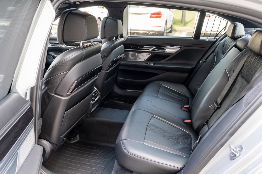 Used 2019 BMW 750i w/ Executive Package RWD image 32