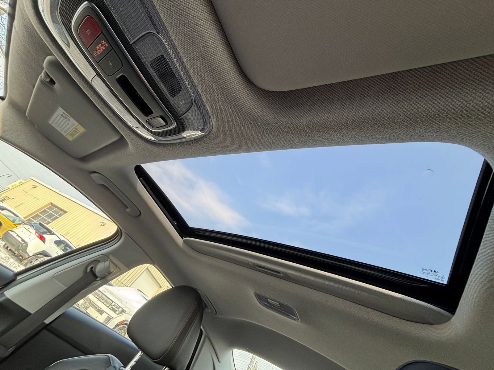 Used 2025 Hyundai Elantra Limited image 31