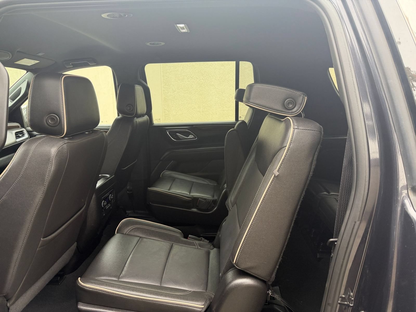 Used 2023 Chevrolet Suburban Premier AWD/4WD image 28