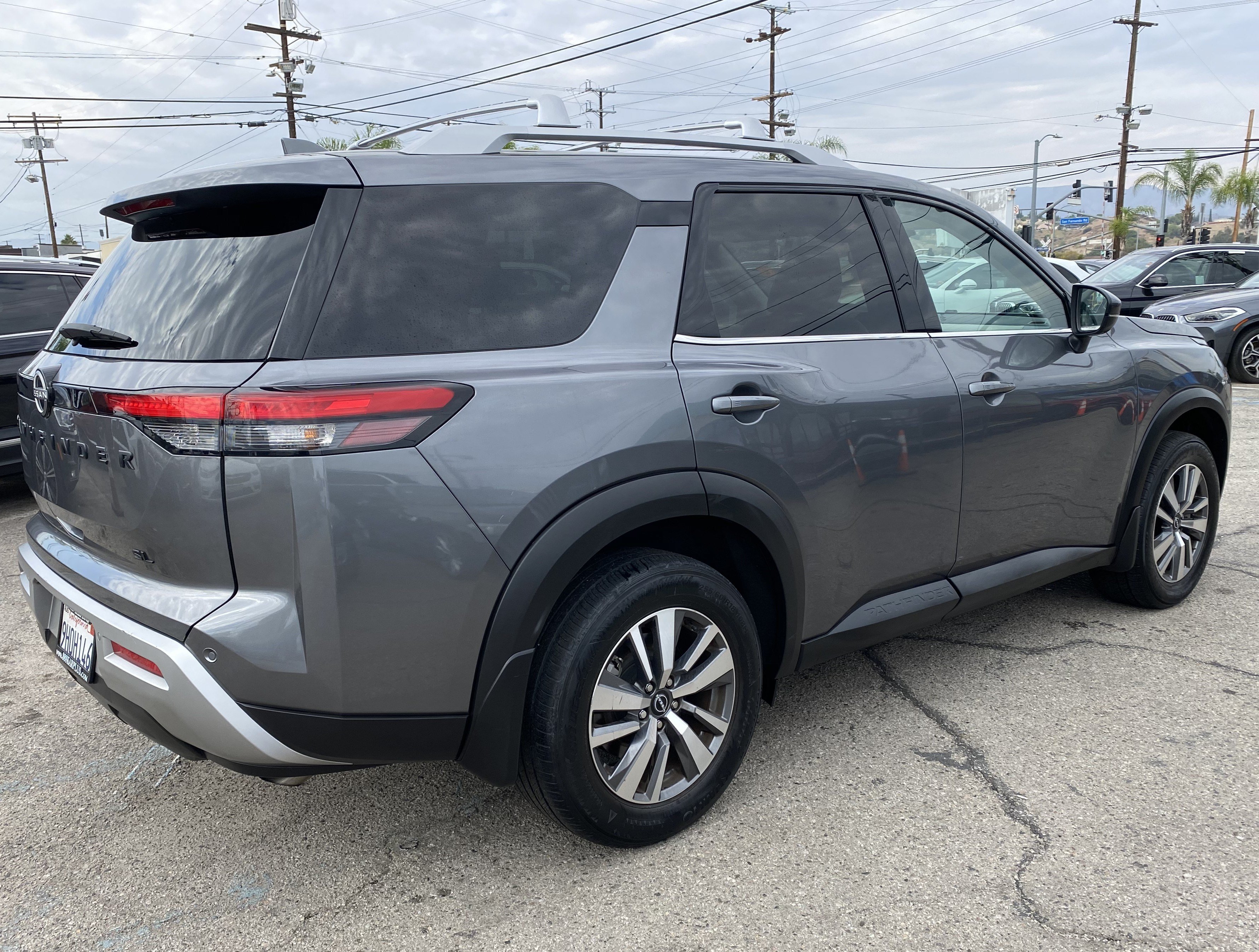 Used 2023 Nissan Pathfinder SL w/ Lighting Package (N92) FWD image 9