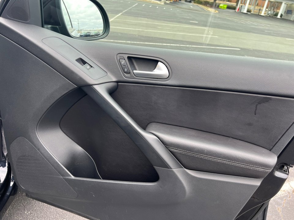 Used 2017 Volkswagen Tiguan S image 35