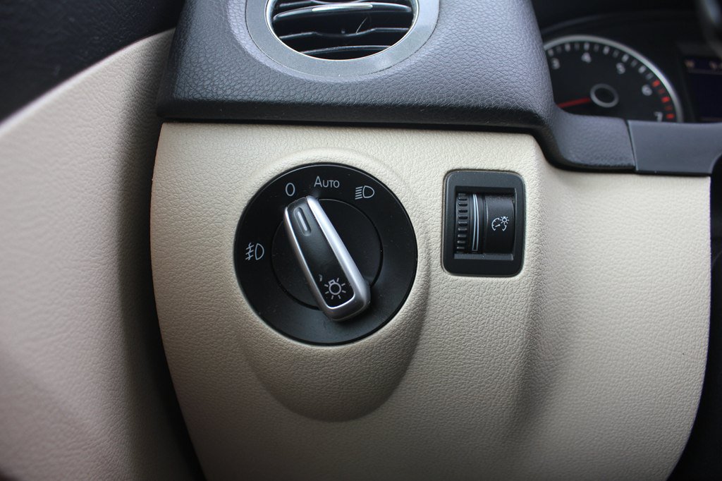 Used 2013 Volkswagen Tiguan SEL AWD/4WD image 16