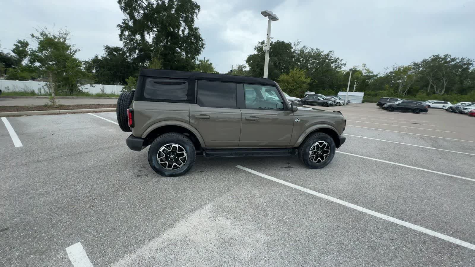 Used 2025 Ford Bronco Outer Banks AWD/4WD image 8